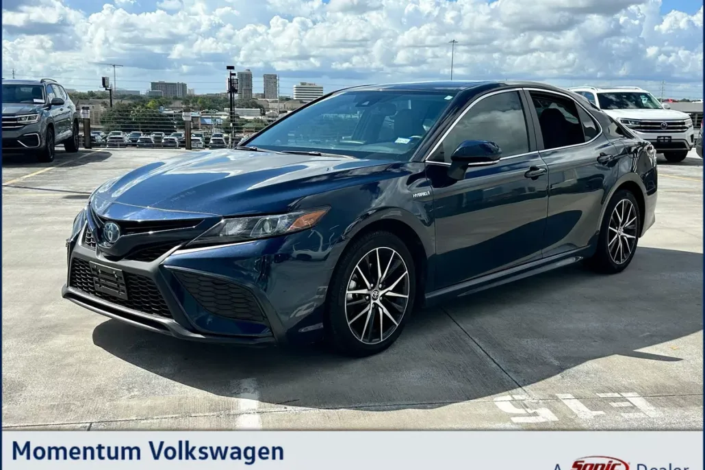 2021 Toyota Camry Hybrid SE photo 1