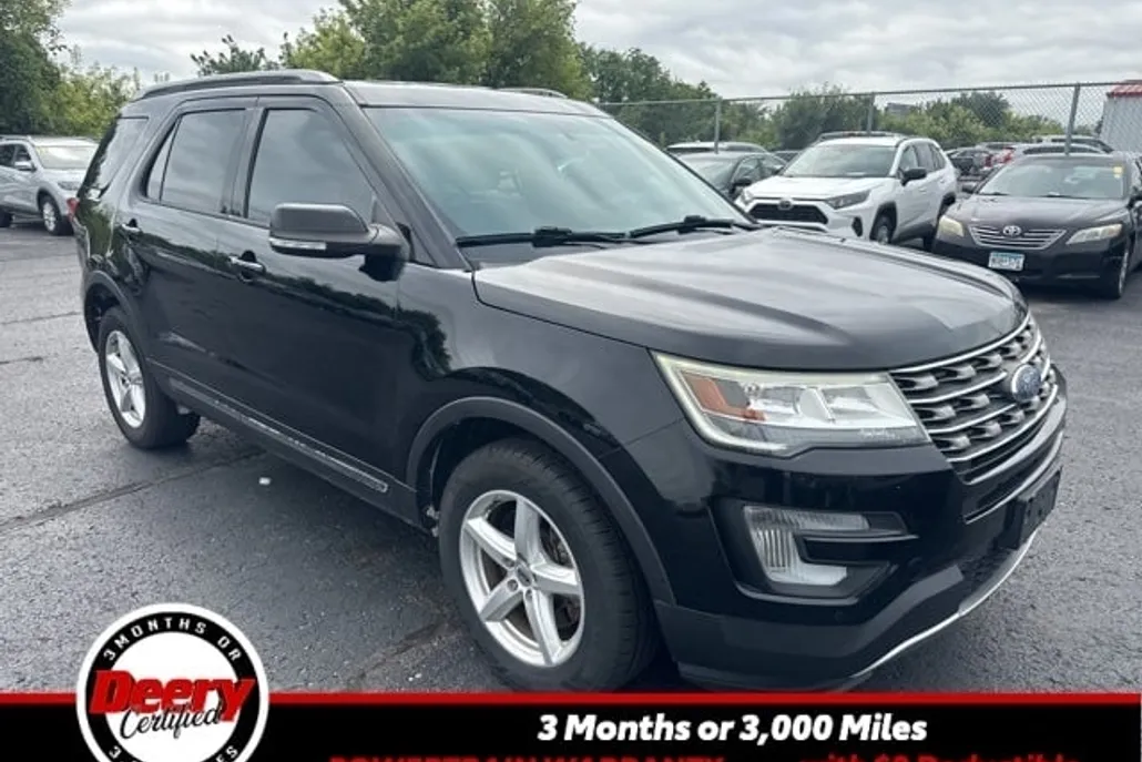 2017 Ford Explorer XLT photo 1