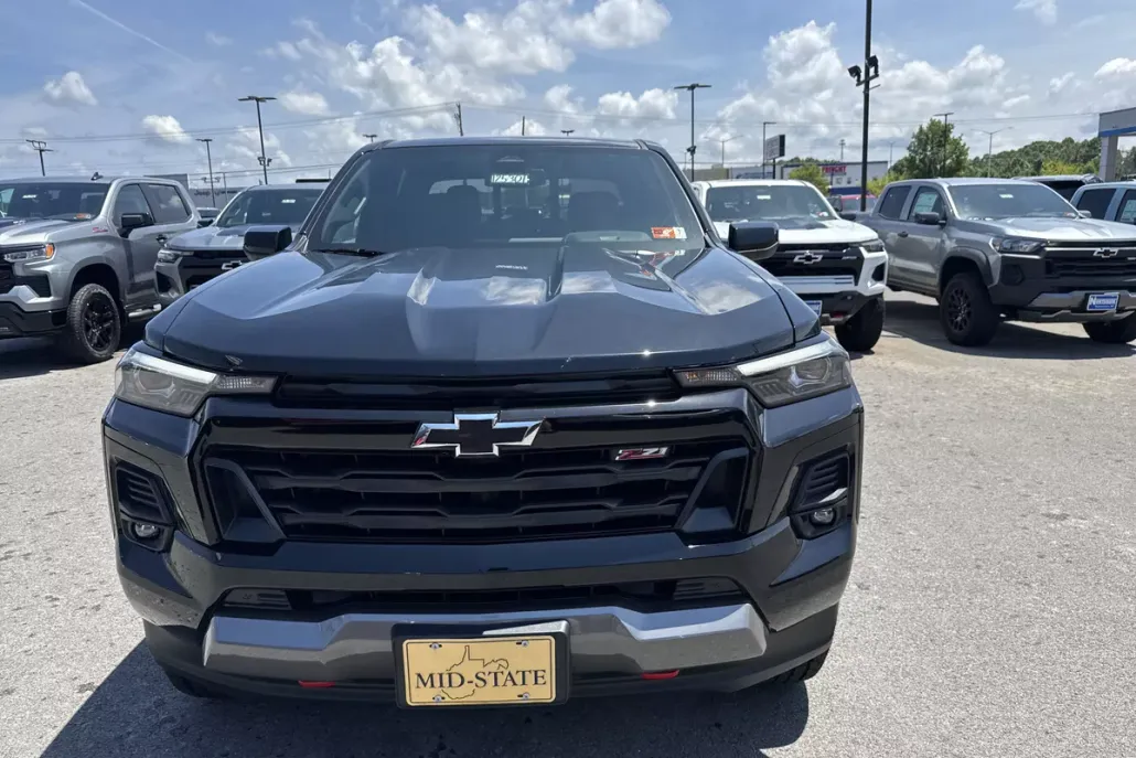 2025 Chevrolet Colorado Z71 photo 1