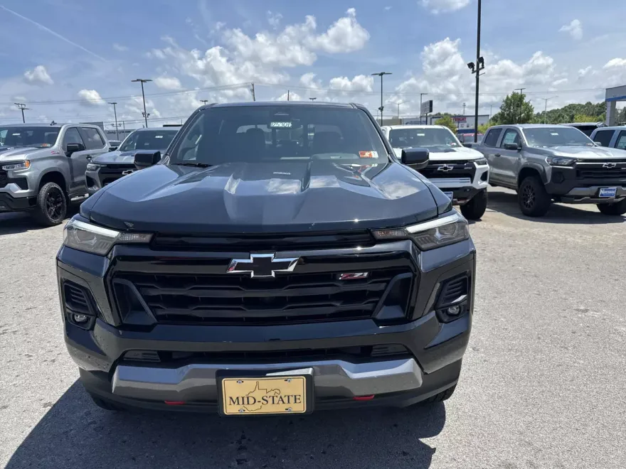 2025 Chevrolet Colorado Z71 photo 1