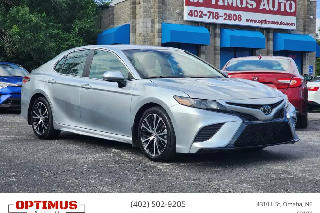 2020 Toyota Camry photo 1