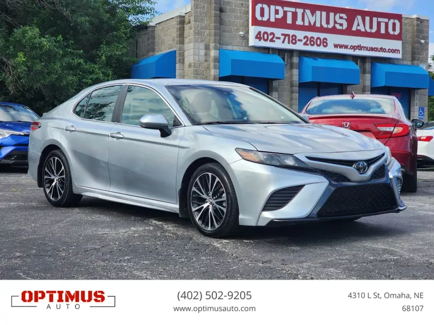 2020 Toyota Camry photo 1