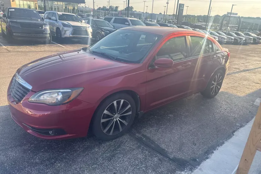 2013 Chrysler 200 Limited photo 1