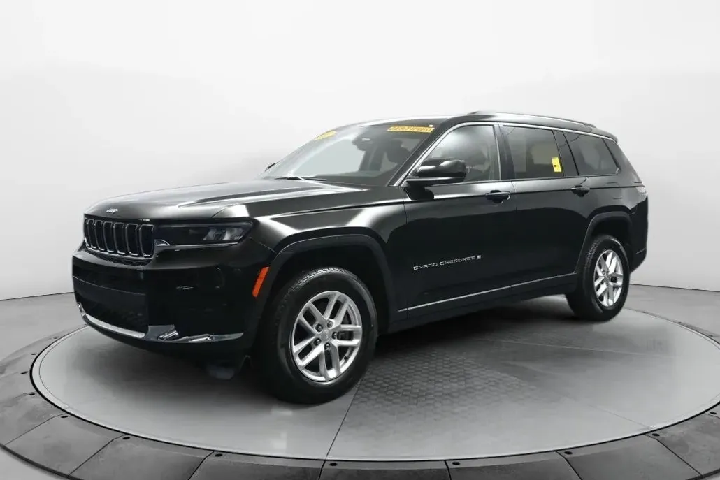 2022 Jeep Grand Cherokee Laredo photo 1