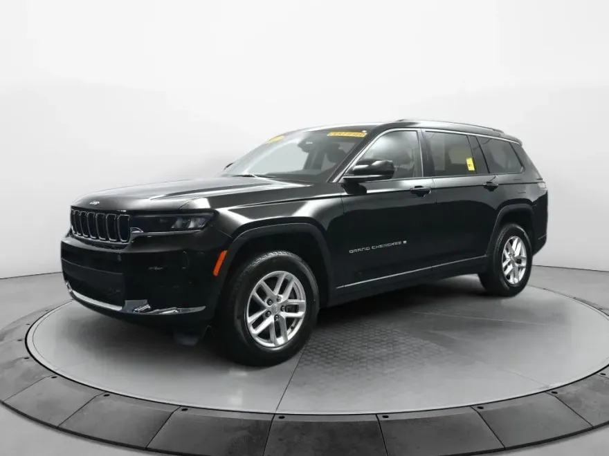 2022 Jeep Grand Cherokee Laredo photo 1