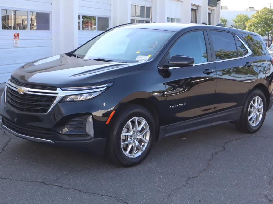 2024 Chevrolet Equinox LT photo 1