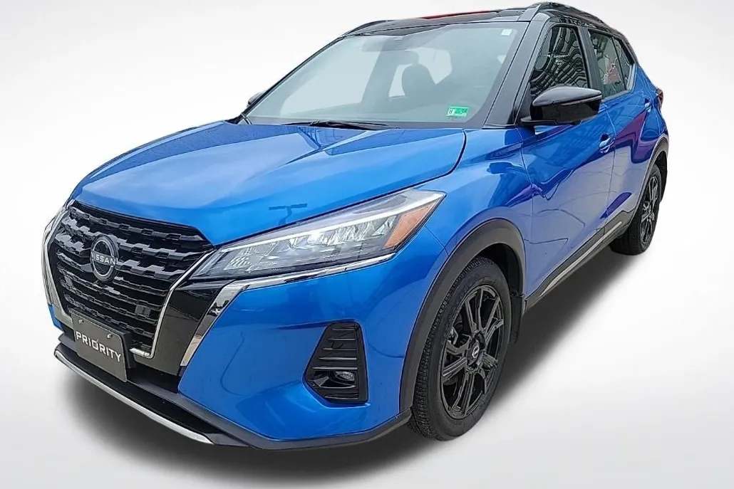 2024 Nissan Kicks SR photo 1