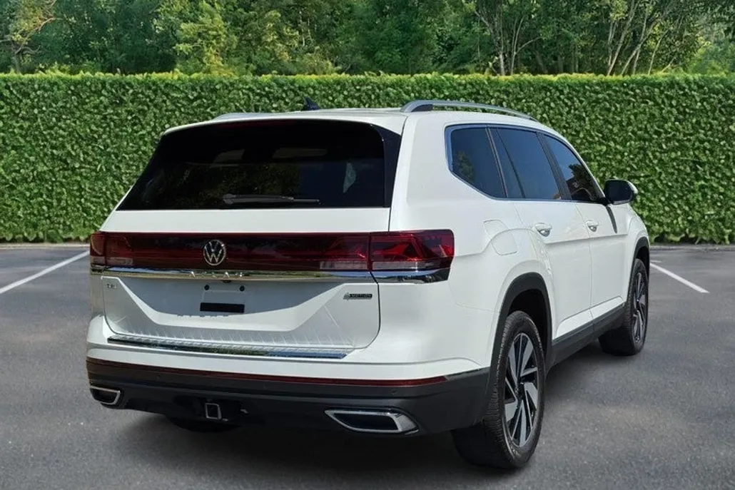 2024 Volkswagen Atlas SEL photo 1