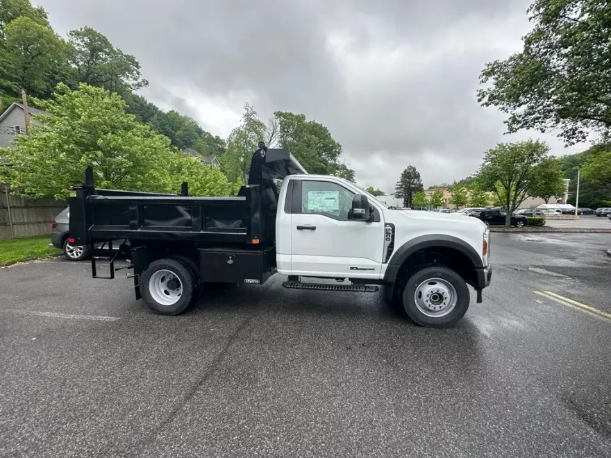 2024 Ford F-600 photo 1