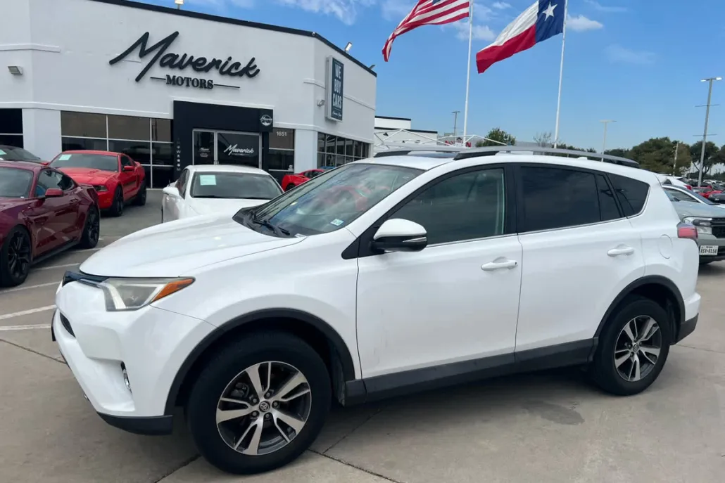 2018 Toyota RAV4 Adventure XLE photo 1