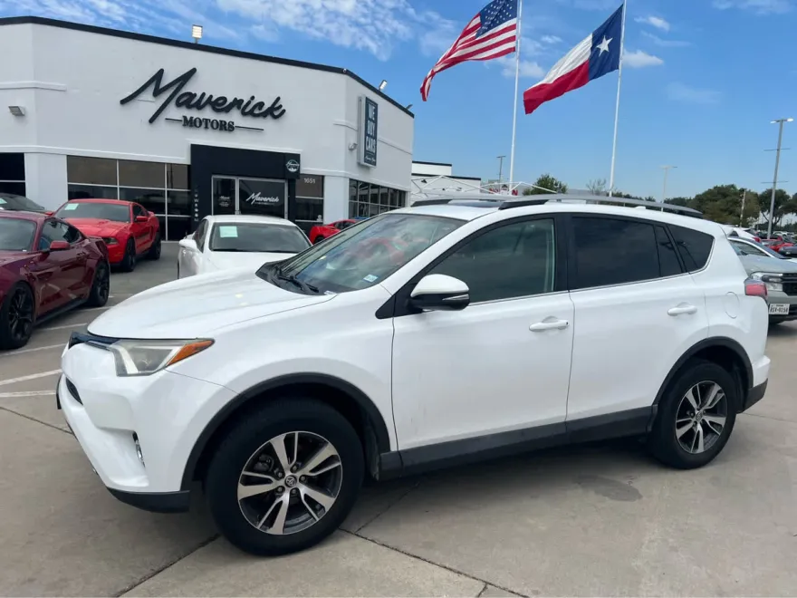 2018 Toyota RAV4 Adventure XLE photo 1