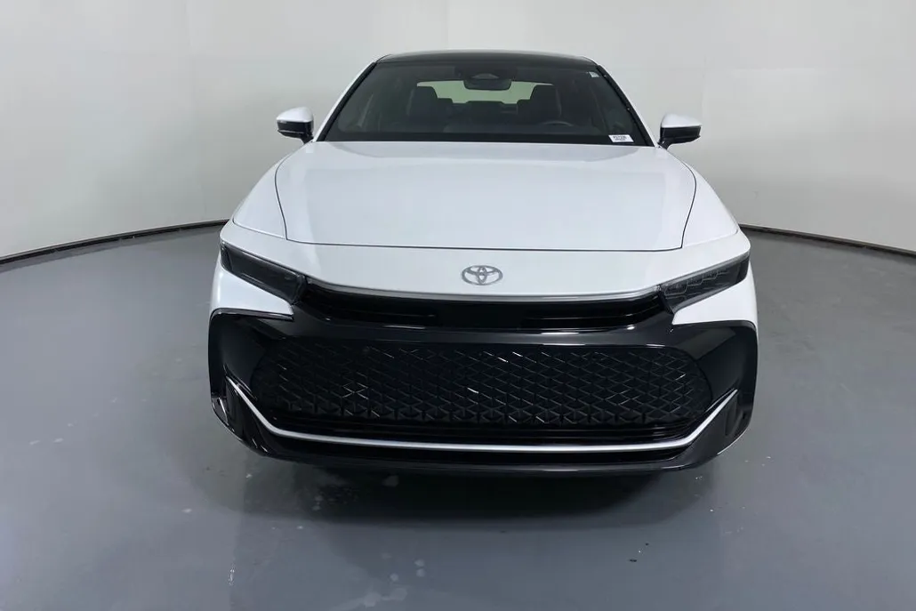 2025 Toyota Crown Platinum photo 1