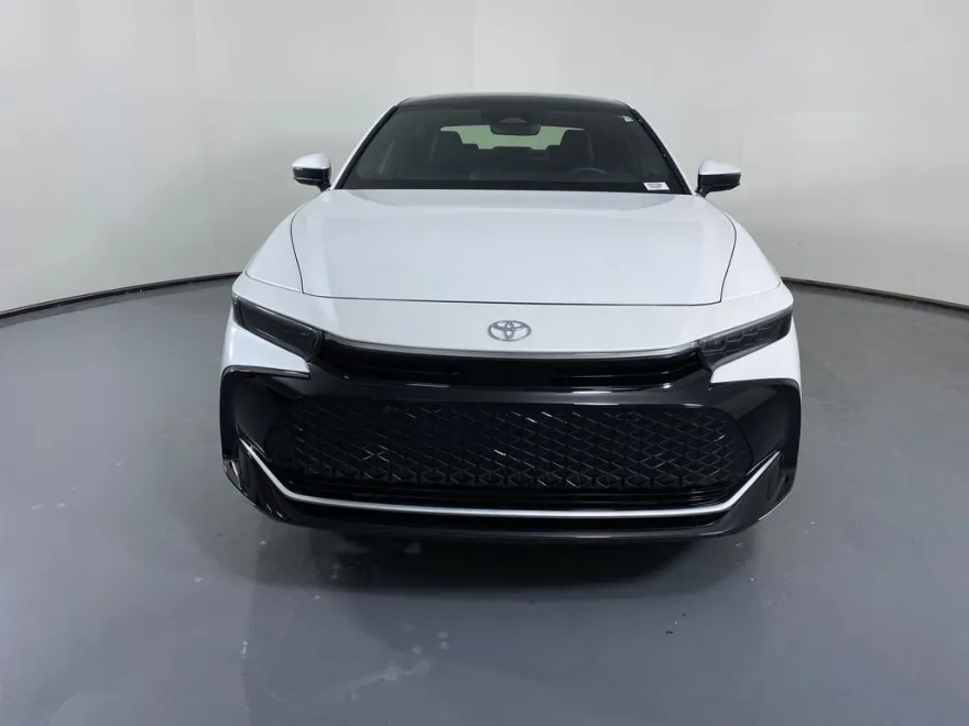 2025 Toyota Crown Platinum photo 1