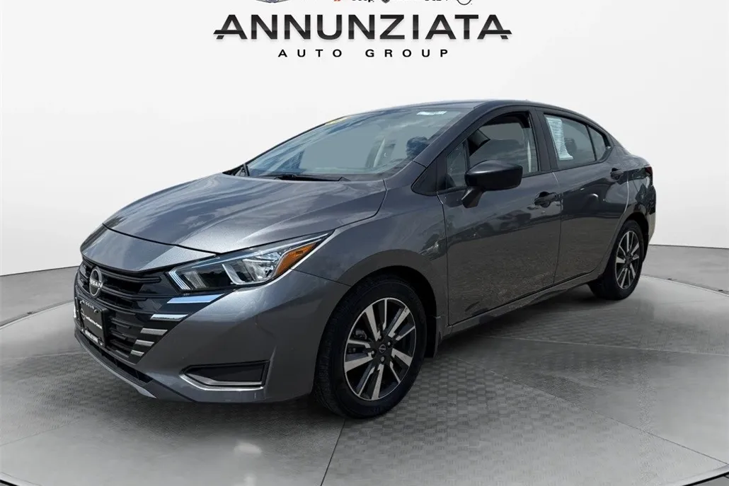 2024 Nissan Versa 1.6 S photo 1
