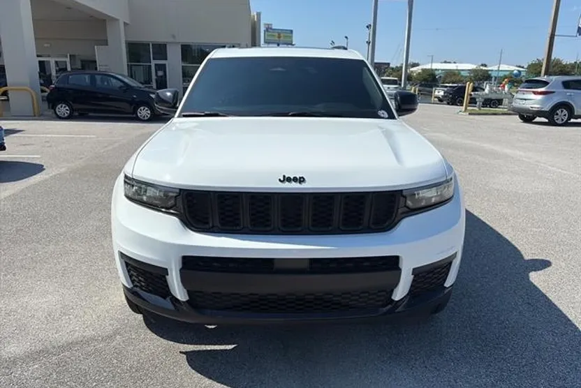2024 Jeep Grand Cherokee Laredo photo 1