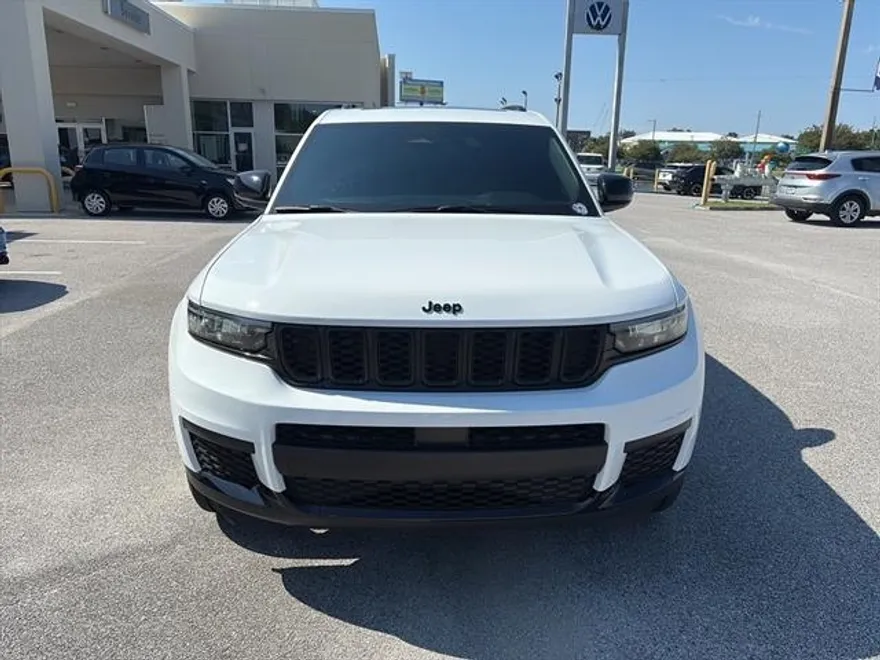 2024 Jeep Grand Cherokee Laredo photo 1