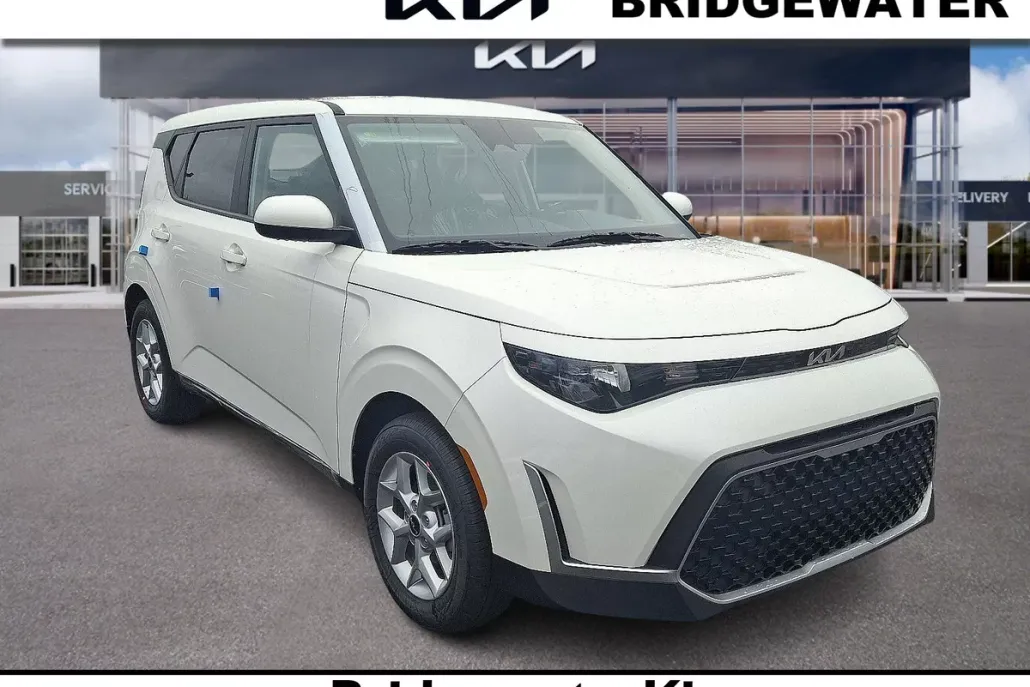 2025 Kia Soul LX photo 1