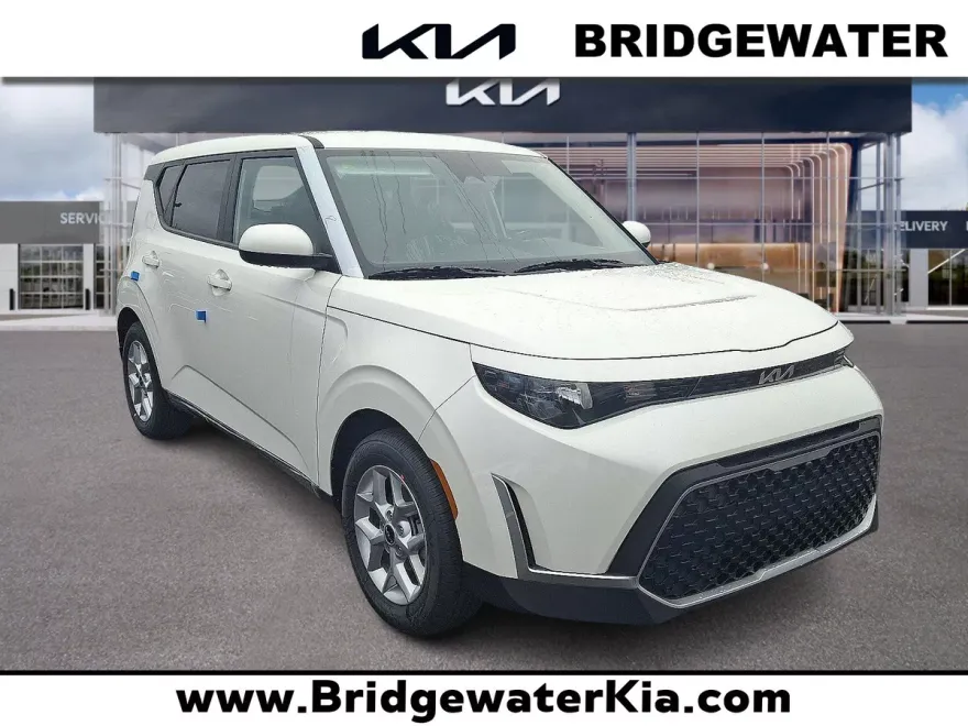 2025 Kia Soul LX photo 1