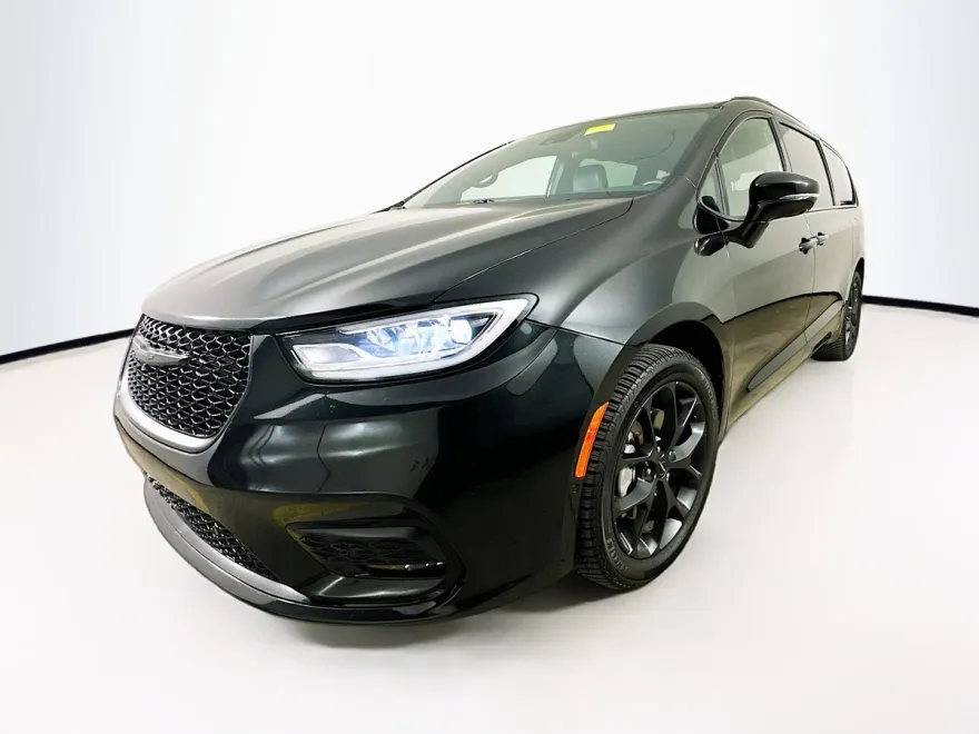 2021 Chrysler Pacifica Limited photo 1
