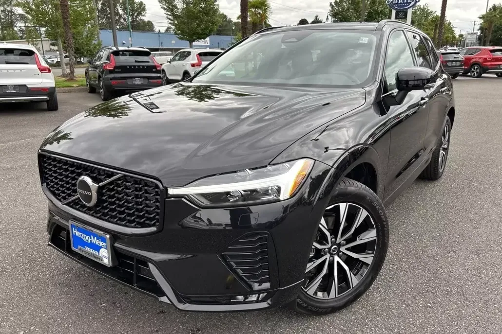 2025 Volvo XC60 B5 Core photo 1