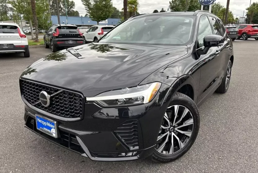 2025 Volvo XC60 B5 Core photo 1