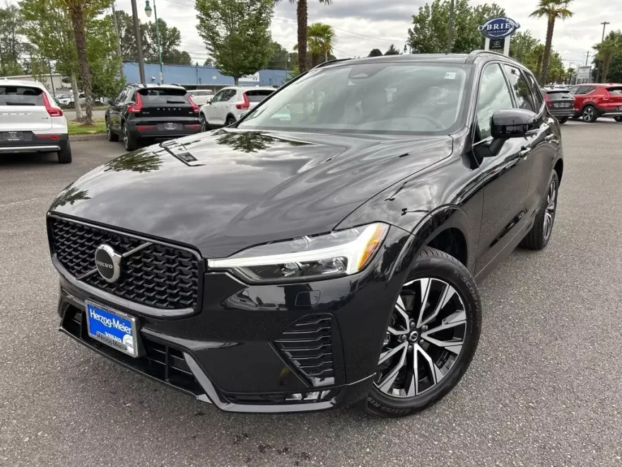 2025 Volvo XC60 B5 Core photo 1
