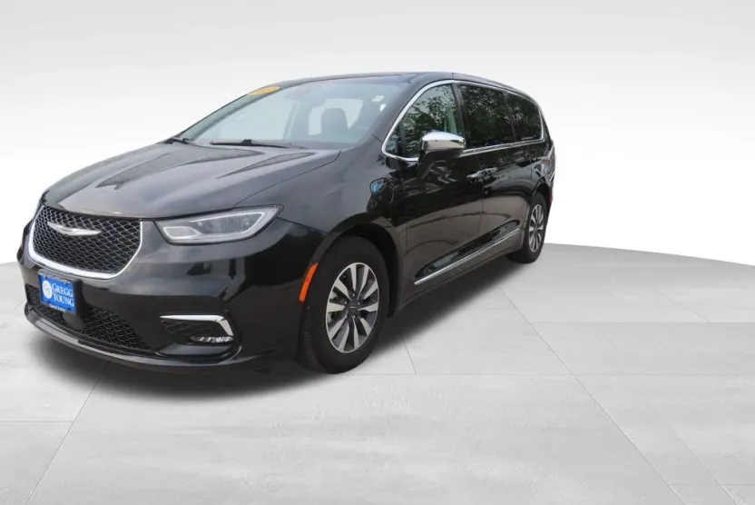 2023 Chrysler Pacifica Hybrid Limited photo 1