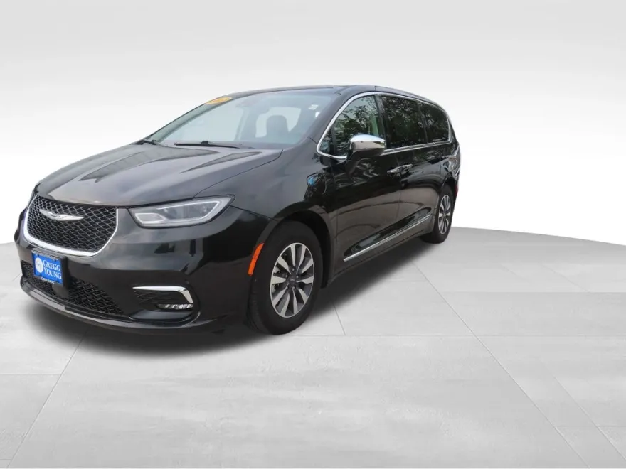 2023 Chrysler Pacifica Hybrid Limited photo 1