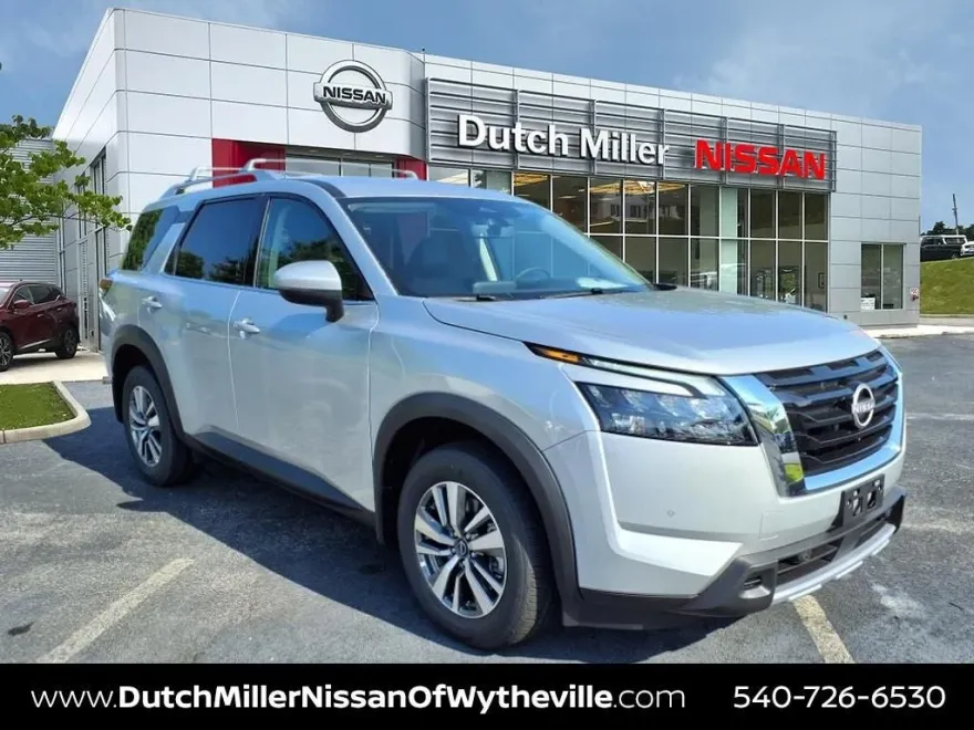 2025 Nissan Pathfinder SL photo 1