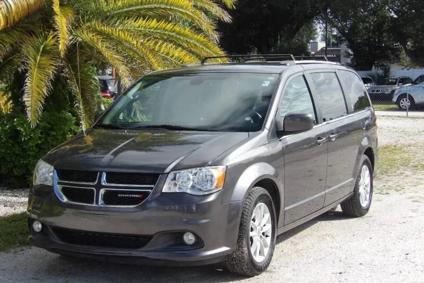 2019 Dodge Grand Caravan SXT photo 1