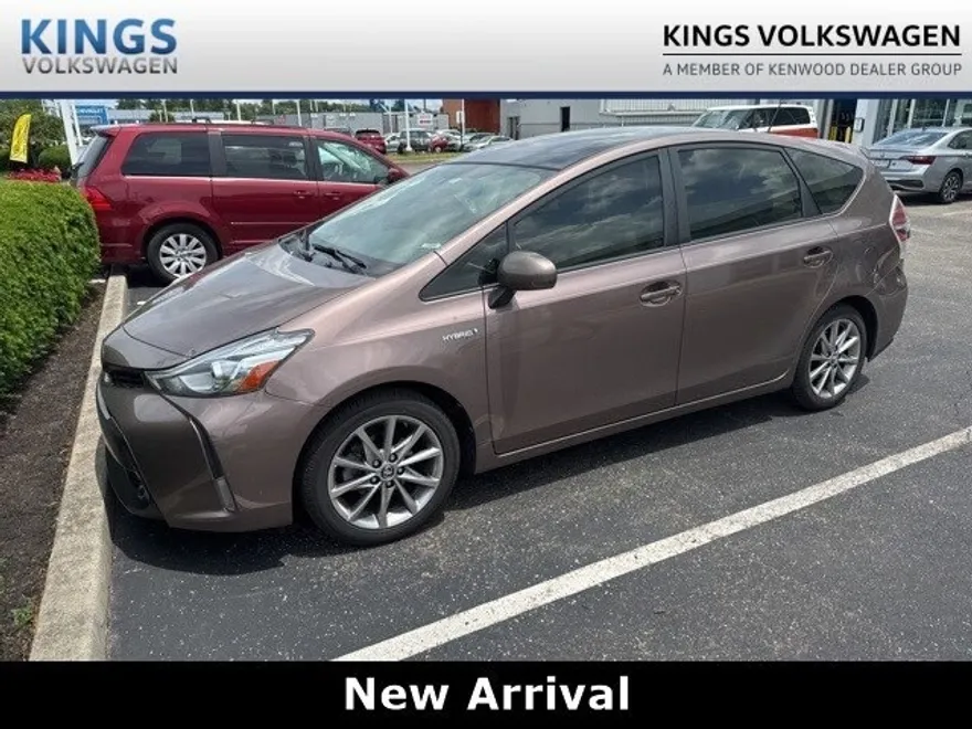 2017 Toyota Prius V Five photo 1