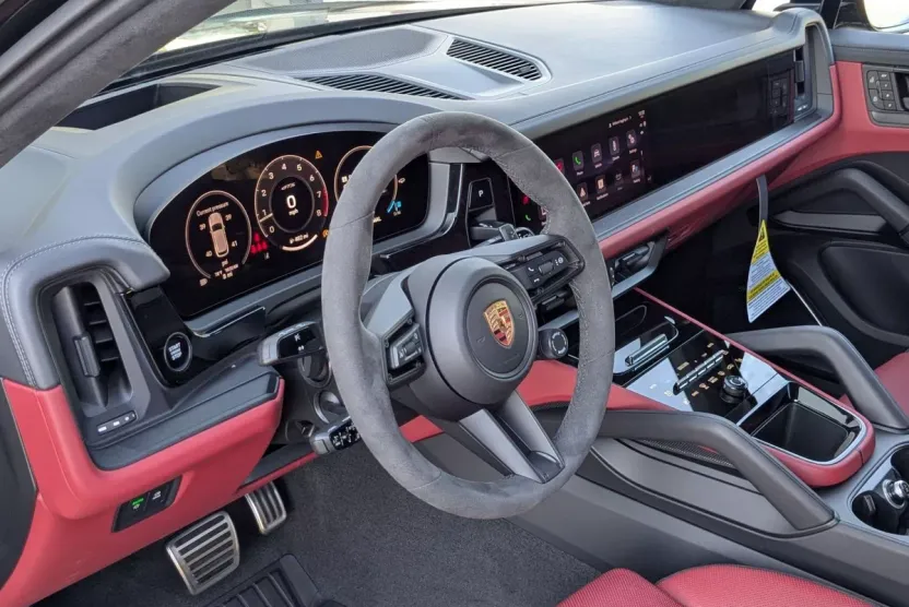 2026 Porsche Cayenne GTS photo 1