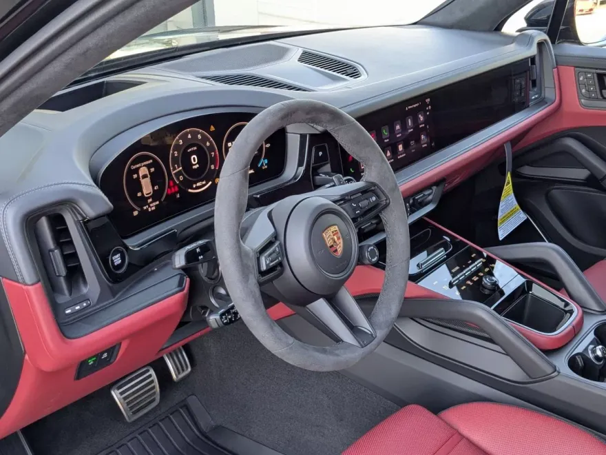 2026 Porsche Cayenne GTS photo 1