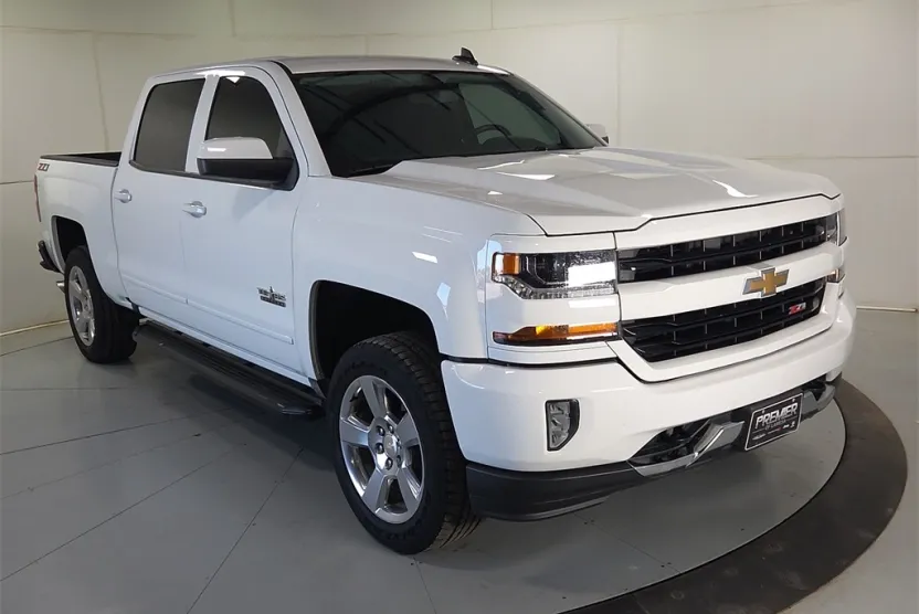 2018 Chevrolet Silverado 1500 LT photo 1