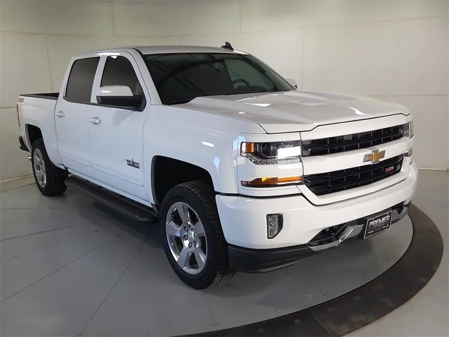 2018 Chevrolet Silverado 1500 LT photo 1