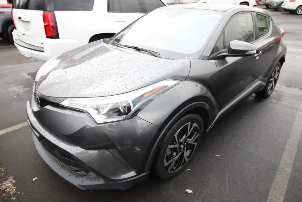 2019 Toyota C-HR XLE photo 1