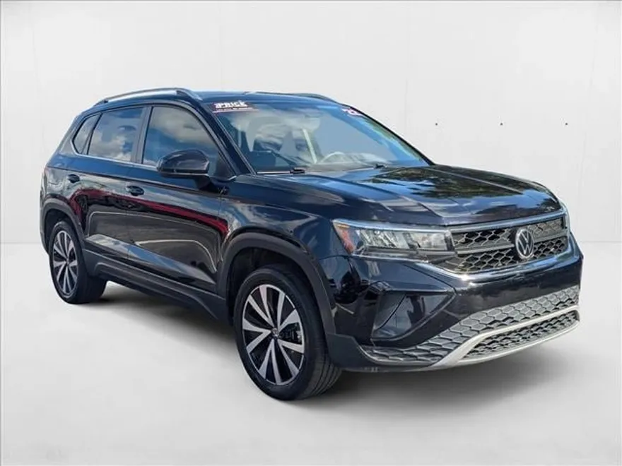 2022 Volkswagen Taos SE photo 1