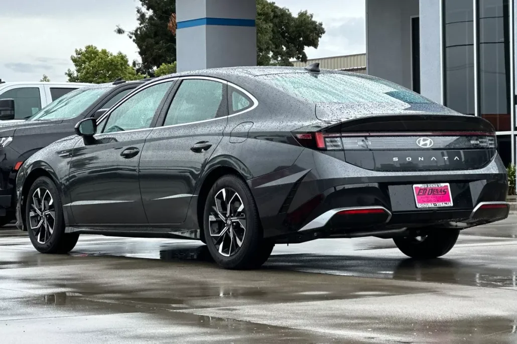 2025 Hyundai Sonata SEL photo 1