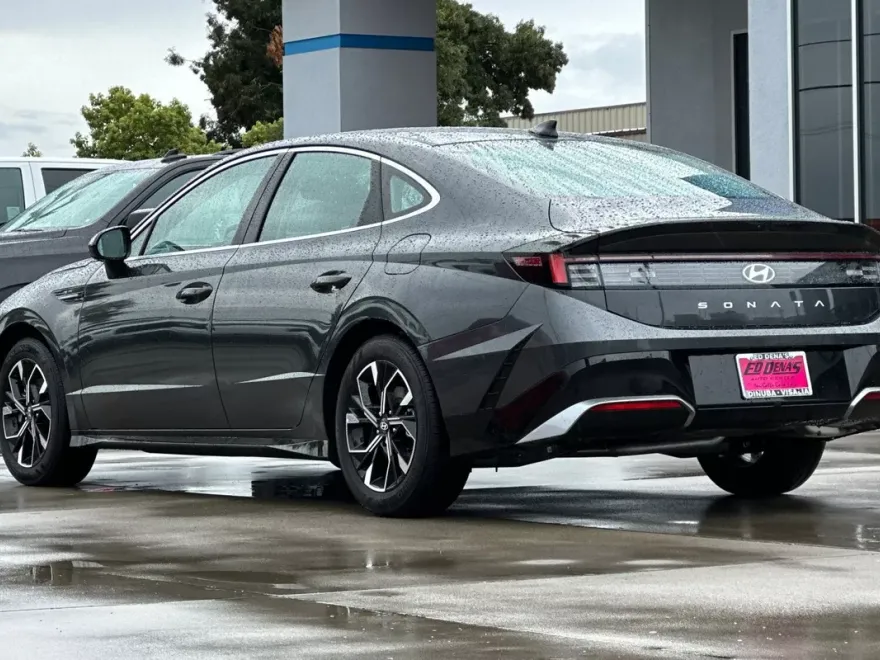 2025 Hyundai Sonata SEL photo 1