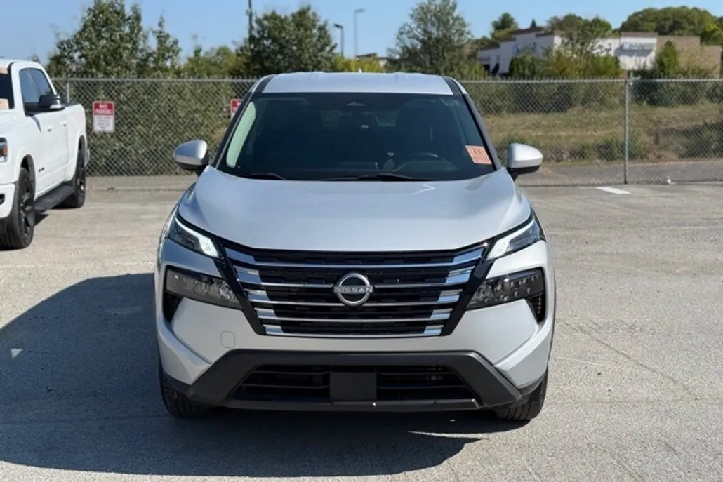 2024 Nissan Rogue SV photo 1