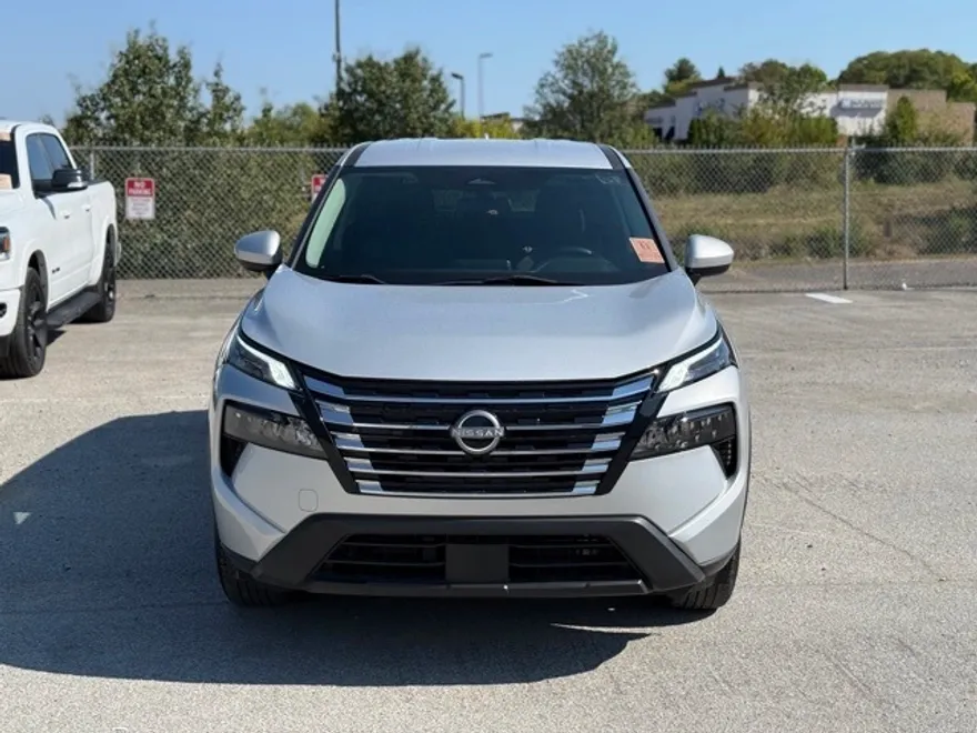 2024 Nissan Rogue SV photo 1