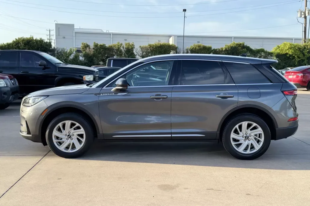 2023 Lincoln Corsair Standard photo 1