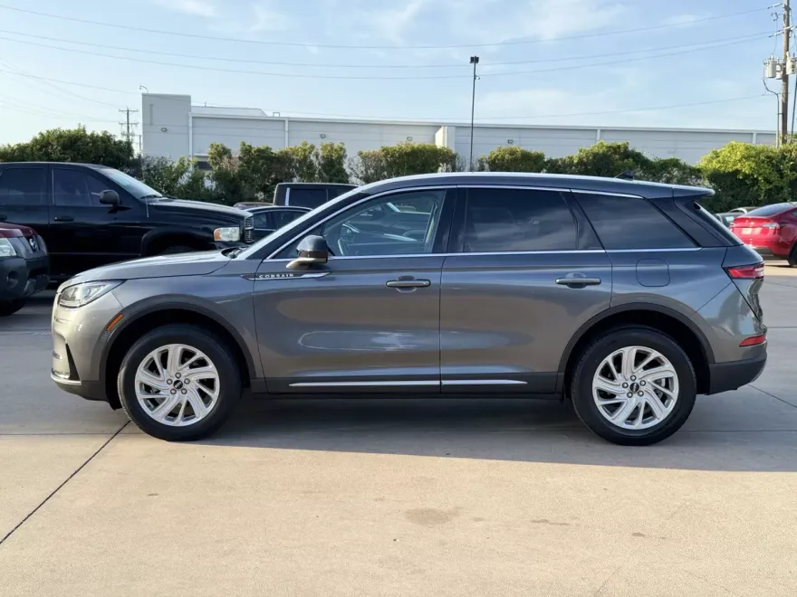 2023 Lincoln Corsair Standard photo 1