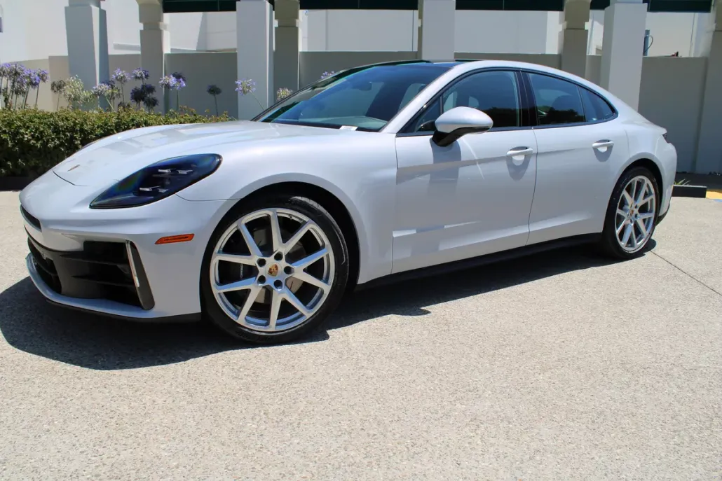 2025 Porsche Panamera 4 photo 1