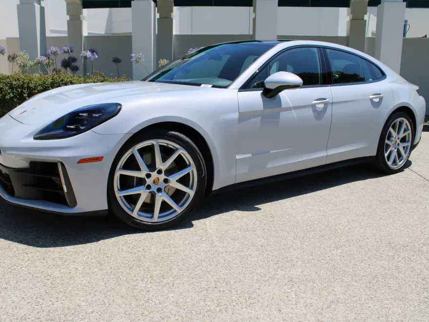 2025 Porsche Panamera 4 photo 1