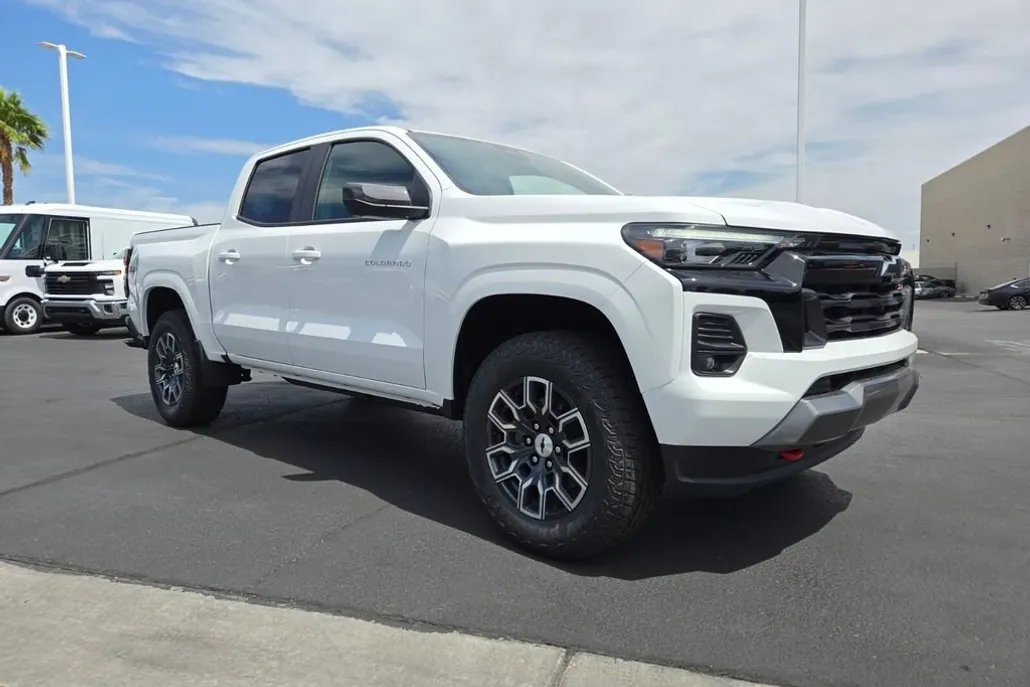 2025 Chevrolet Colorado Z71 photo 1