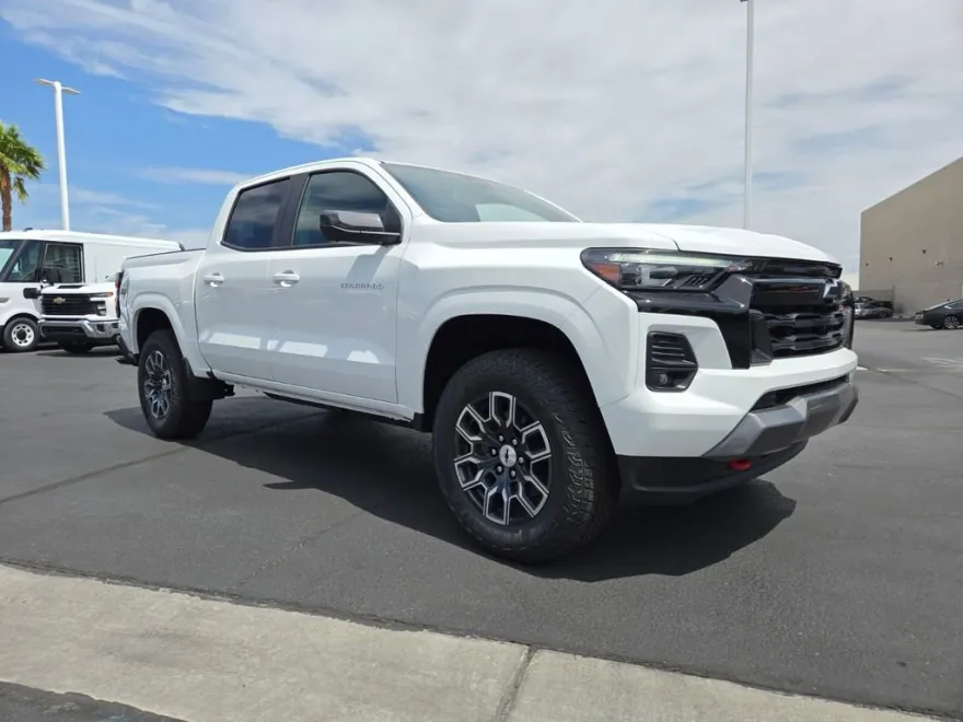 2025 Chevrolet Colorado Z71 photo 1