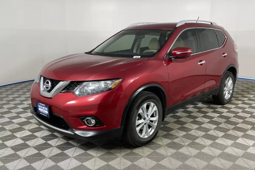 2015 Nissan Rogue SV photo 1