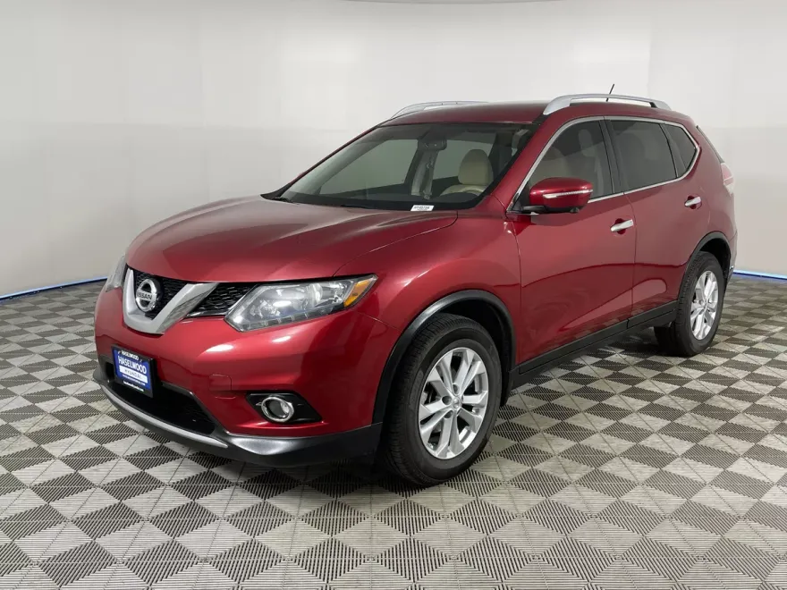 2015 Nissan Rogue SV photo 1