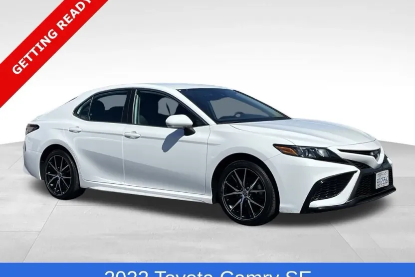2022 Toyota Camry SE photo 1